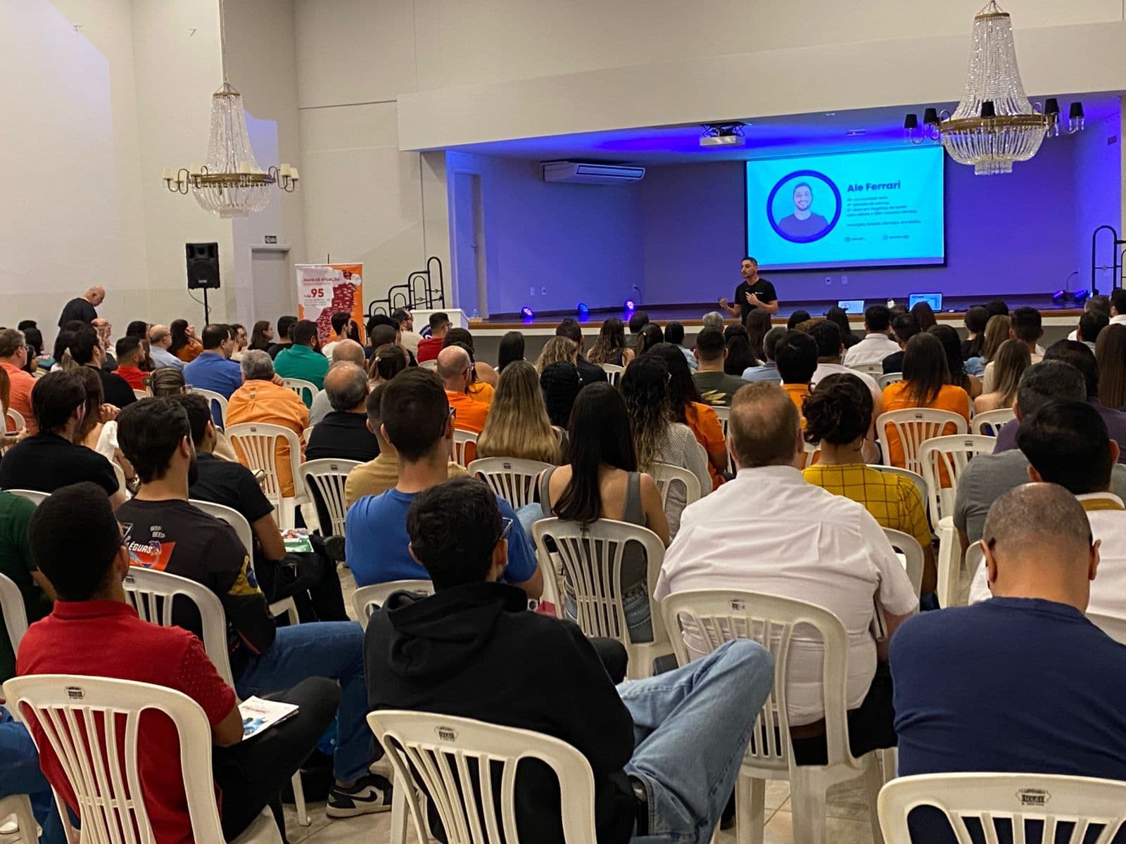 Alex Ferrari lecturing on AI for the Sinbi industry cluster
